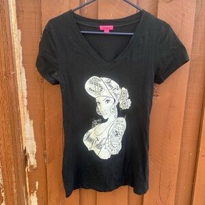 Zenana Outfitters Black V-Neck Graphic Tee